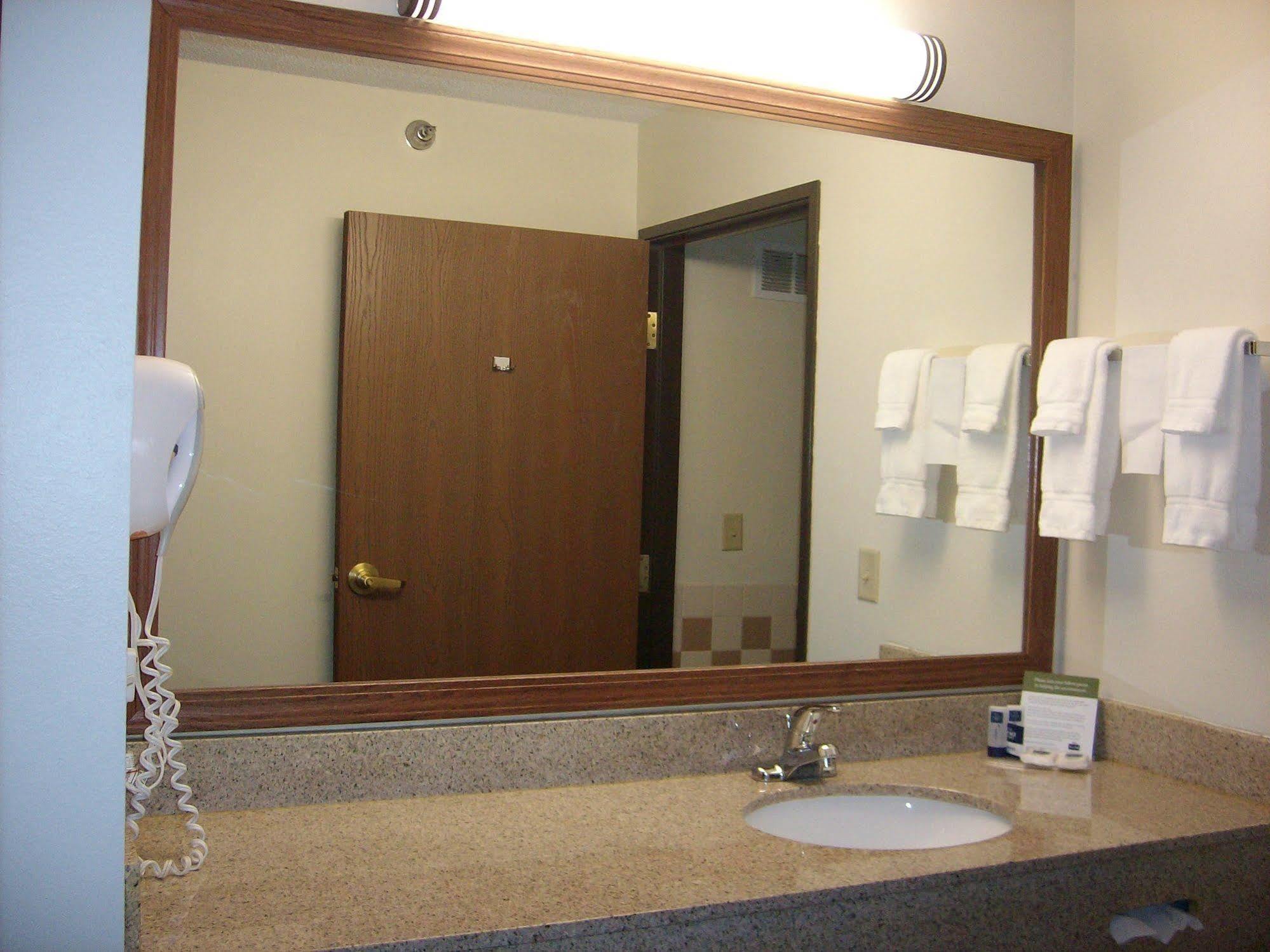 Americinn By Wyndham Thief River Falls Exterior photo